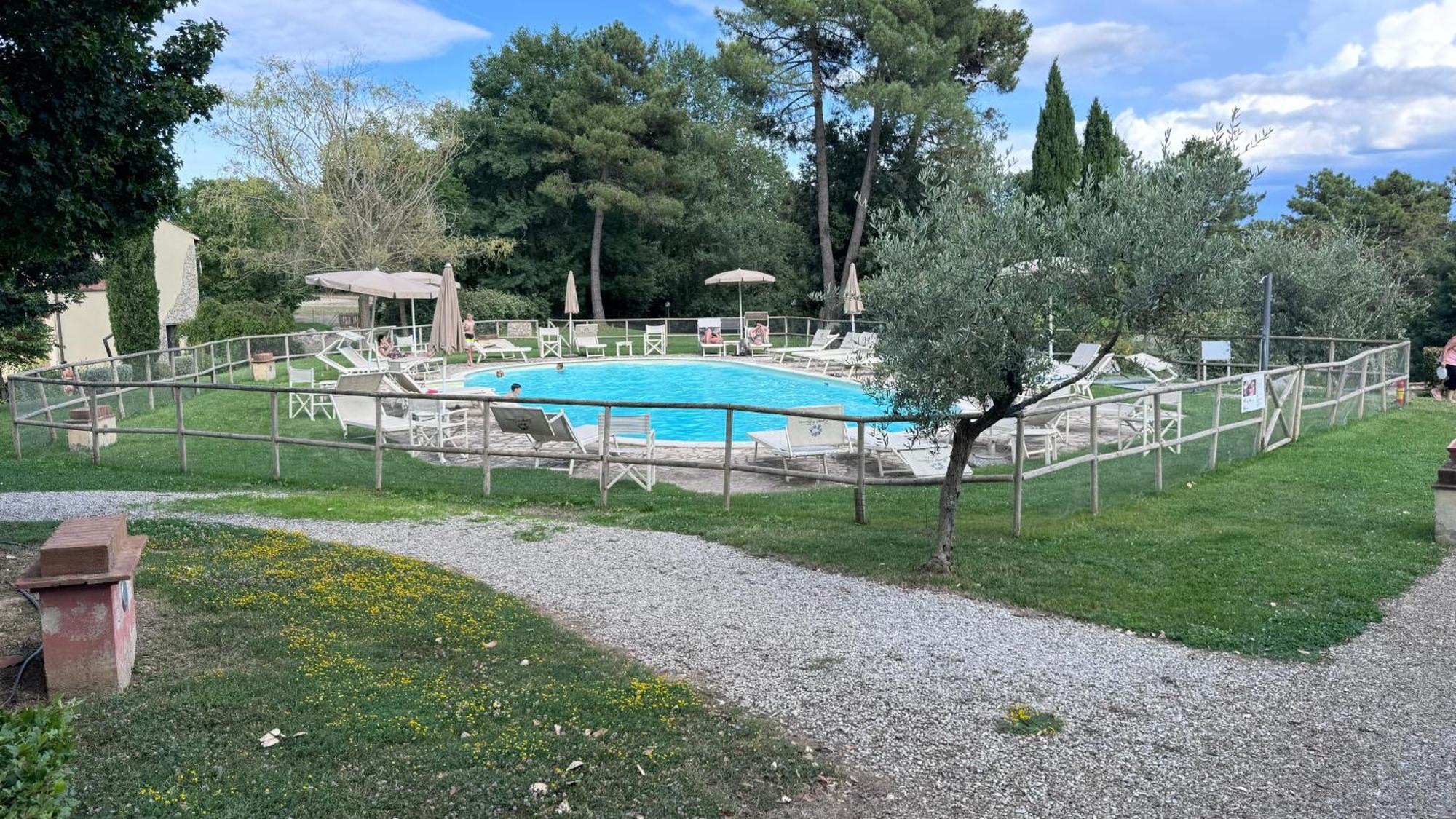 Appartamento Isenesi Gambassi Terme Eksteriør bilde